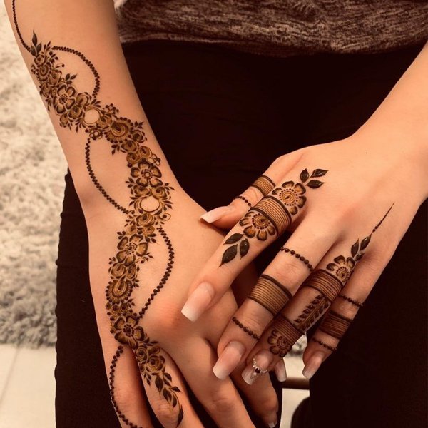 Karwa Chauth mehndi: 10+ easy and beautiful designs | Lifestyle Images -  News9live